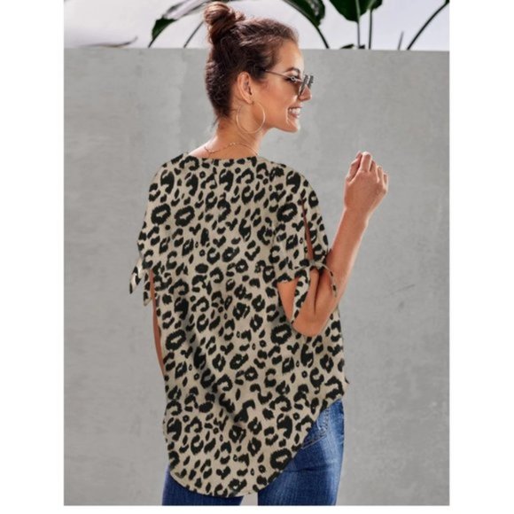 🌹SALE- Cute Leopard Print Top - Picture 2 of 4
